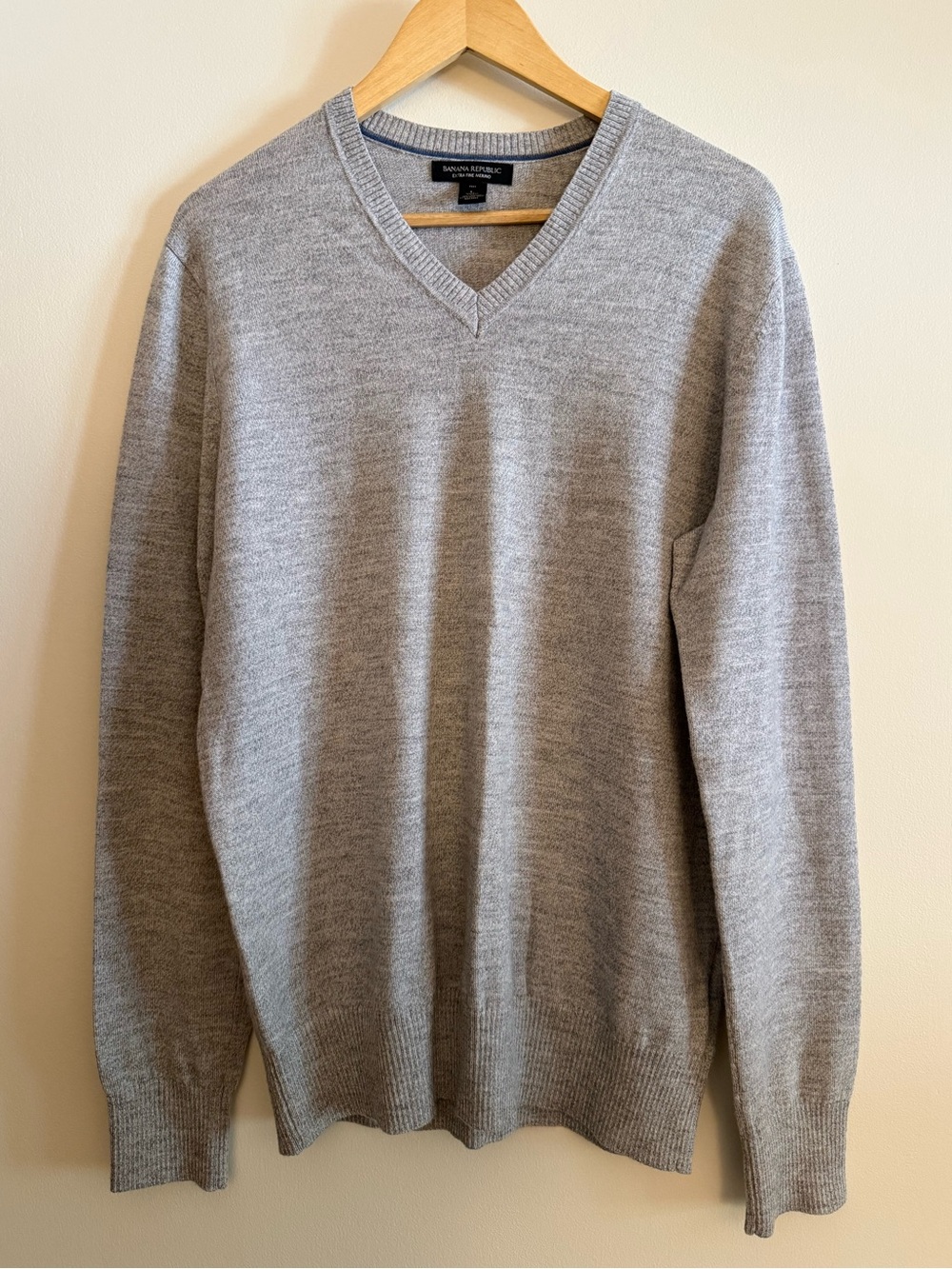 Banana Republic Tall 100% Merino Wool V-Neck Sweater in Heather Gray Large Tall